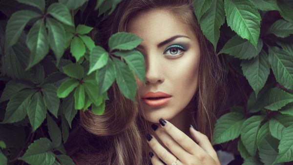 رسمات مكياج عيون خضراء لليوم الوطني السعودي
