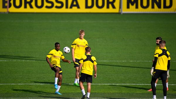 موعد مباراة بوروسيا دورتموند وكوبنهاغن (المصدر: أ ف ب)