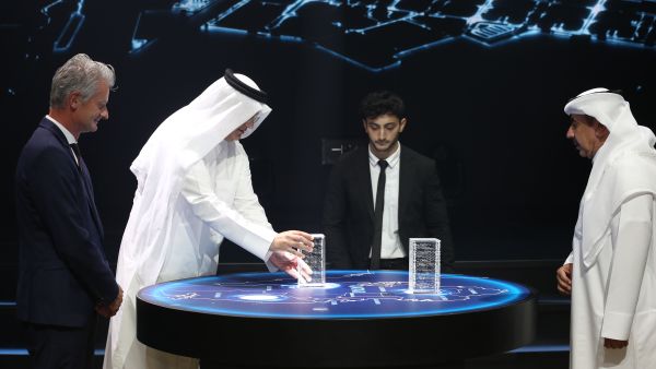 وزارة الاتصالات ومايكروسوفت تطلقان أول منطقة مراكز بيانات سحابية عالمية في دولة قطر  وتفتح آفاقاً جديدة لاقتصاد "السحابة أولاً"