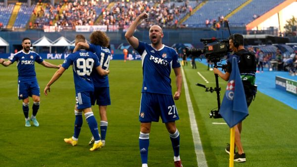 Dinamo Zagreb's Croatian forward Mislav Orsic (2nd-L) celebrates after scoring a goal with Austrian midfielder Robert Ljubicic (3rd-L) and Dinamo Zagreb's Croatian midfielder Marko Brkljaca (2nd-R) during the UEFA Champions League Group E football match between Dinamo Zagreb (CRO) and Chelsea (ENG) at The Maksimir Stadium in Zagreb on September 6, 2022. (Photo by DENIS LOVROVIC / AFP)