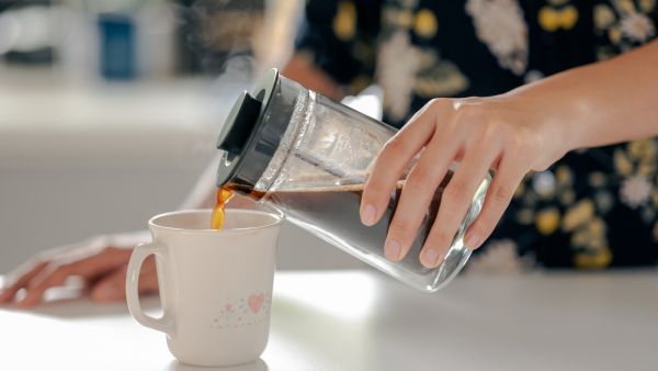 طبيب البوابة: هل شرب القهوة يجعلك تذهب إلى الحمام؟