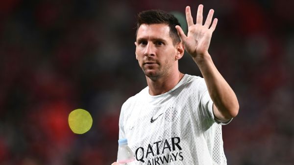 Paris Saint-Germain's Argentinian forward Lionel Messi waves as he warms up during PSG's Japan Tour football match against Urawa Reds at the Saitama Stadium in Saitama on July 23, 2022. (Photo by Toshifumi KITAMURA / AFP)