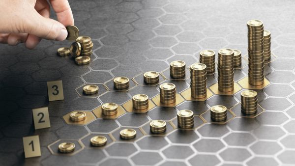 بماذا يجب أن أستثمر في 2022: العملات الرقمية، الذهب أم الأسهم؟
