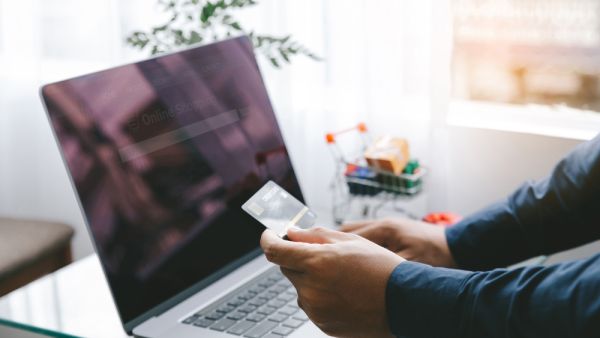 الإمارات تطلق أول منصة رقمية للخصم المباشر لتحصيل المدفوعات الشهرية 
