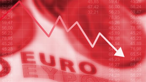 Euro Plummets Below 99 Cents, Lowest Rate in Two Decades