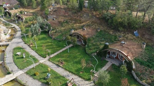 منازل الهوبيت في ولاية سيواس وسط تركيا