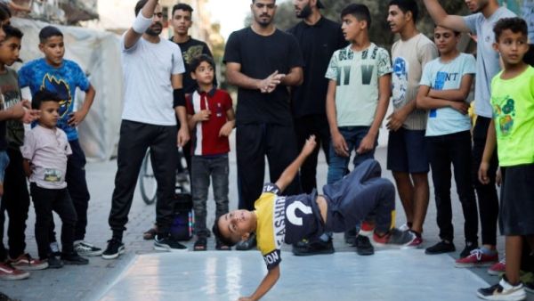 مخيم النصيرات.. عرض راقص للأطفال