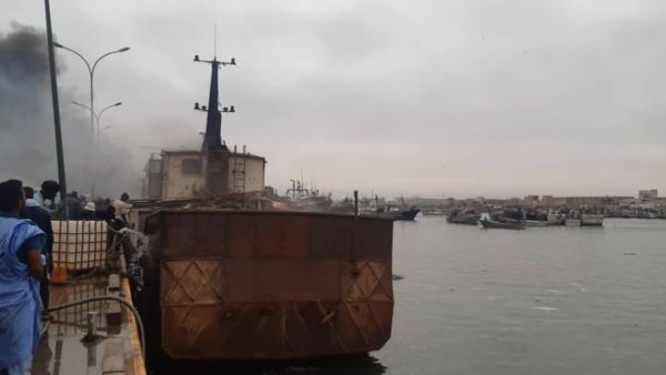 غرق سفينة أبحاث موريتانية في شاطئ مدينة نواذيبو