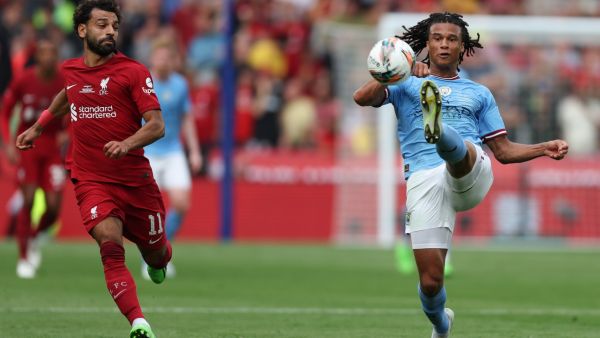 (Photo by Nigel Roddis / AFP) موعد مباراة ليفربول ومان سيتي في الدوري الإنجليزي والقنوات الناقلة