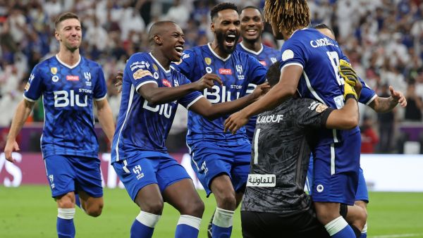 (Photo by KARIM JAAFAR / AFP) موعد مباراة الهلال والتعاون في الدوري السعودي والقنوات الناقلة