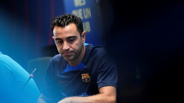 ما حقيقة استقالة تشافي هيرنانديز من تدريب برشلونة ؟