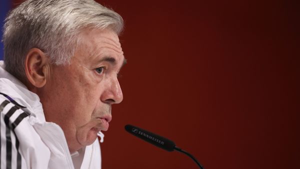 أنشيلوتي يدافع عن نجم وسط ريال مدريد ويرفض الانتقادات الموجهة له