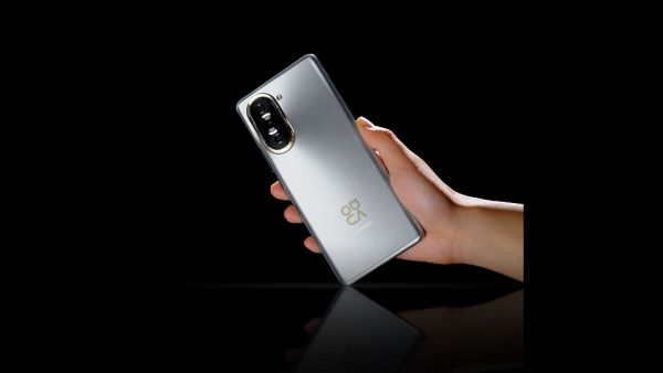 هاتف HUAWEI nova 10 Pro اختيار المحرر: أفضل خيار لدينا لهاتف رائد عصري ولماذا يعتبر HUAWEI nova 10 Pro هو الخيار الأفضل