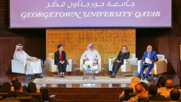 خلال الحدث نادي الكتاب العربي بجامعة جورجتاون في قطر يستضيف سعادة حمد بن عبد العزيز الكواري لمناقشة كتابه عن الدبلوماسية والثقافة