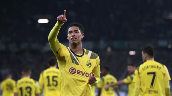 Dortmund's English midfielder Jude Bellingham celebrates scoring the 0-2 lead during the German Cup (DFB Pokal) second round football match between German second division Bundesliga team Hannover 96 and German first division Bundesliga team Borussia Dortmund in Hanover, central Germany, on October 19, 2022. (Photo by Ronny Hartmann / AFP)
