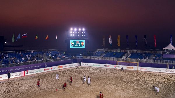بطولة كأس طيران الإمارات للقارات لكرة القدم الشاطئية تنطلق اليوم (الثلاثاء)