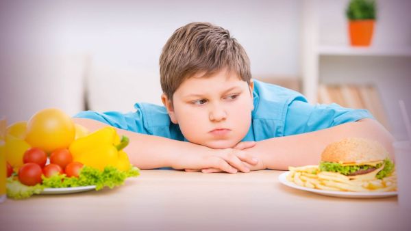 طبيب البوابة: 5 نصائح للوقاية من سُمنة الأطفال