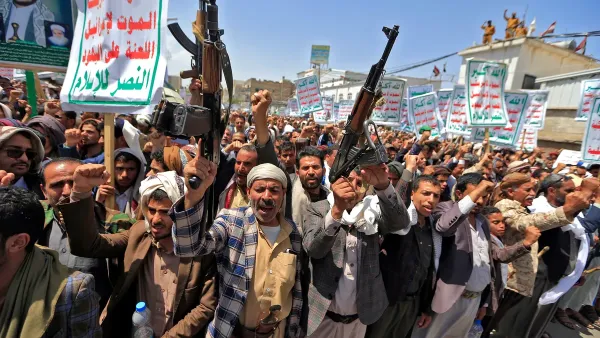 Houthi supporters 