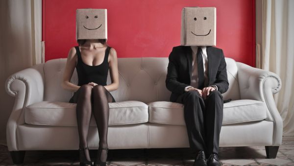 5 علامات تدل على أنه يتظاهر بحبك