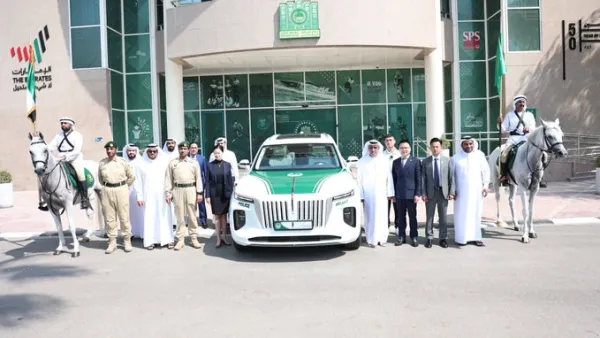 شرطة دبي تضيف سيارة فارهة إلى اسطولها