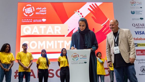 سعادة الشيخة هند توقع وثيقة "العهد القطري" لتعزيز أصوات الشباب بالعالم