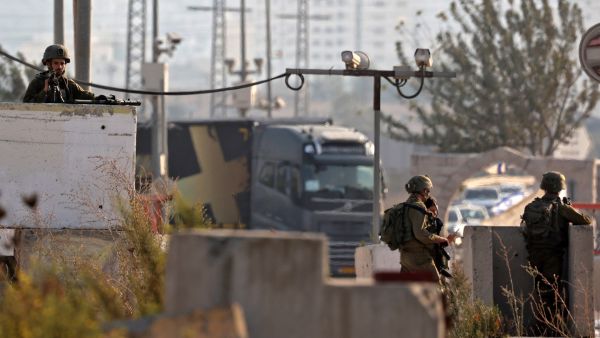 حاجز عسكري اسرائيلي بالقرب من مدينة نابلس