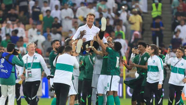 Saudi Arabia's French coach Herve Renard is carried by team players in celebration at the end of the 2022 Qatar World Cup Asian Qualifiers football match between Saudi Arabia and Australia, at the King Abdullah Sport City Stadium in the city of Jeddah, on March 29, 2022. (Photo by AFP)