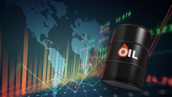 النفط يرتفع وسط ضعف الدولار ومشاكل العرض