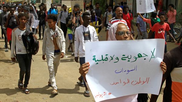 مظاهرة احتجاجا على الصراع القبلي في السودان