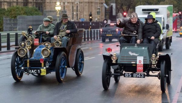 سباق لسيارات الأنتيك في لندن