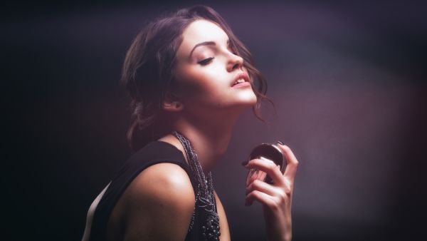 تفسير حلم رش العطر للعزباء