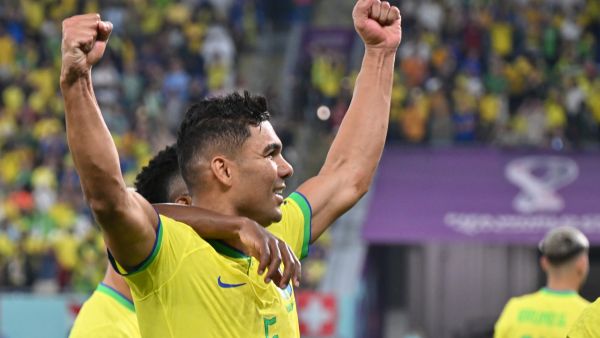 كاسيميرو يحتفل بهدفه الثمين (المصدر: أ ف ب)