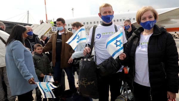 Ukraine immigrants arrive in Israel