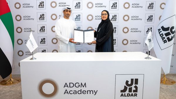 الدار توقع شراكة مع أكاديمية سوق أبوظبي العالمي لتطوير المواهب المحلية بالتزامن مع ازدياد عدد المواطنين في المجموعة