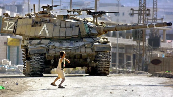A Palestinian child faces an Israeli tank 