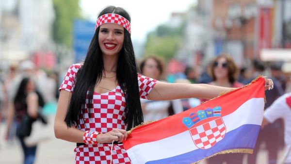 ملكة جمال كرواتيا السابقة "إيفانا نول"