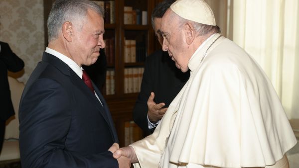 King Abdullah (L) Pope Francis 