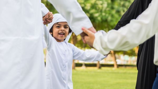 البرنامج يدعم أولياء الأمور عبر مراحل الأبوة والأمومة، لضمان التطور البدني والذهني السليم لأطفالهم خلال مراحل نموهم الرئيسية مبادلة للرعاية الصحية وهيئة أبوظبي للطفولة المبكرة تطلقان برنامج تجريبي لدعم أولياء الأمور والأطفال