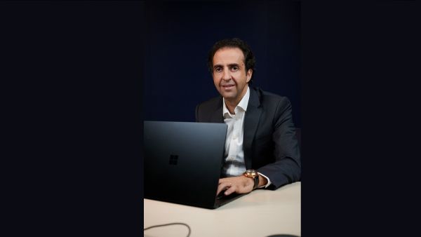 نعيم يزبك، المدير العام لـ"شركة مايكروسوفت الإمارات دو تسخّر تقنيات "الواقع الهجين" لتمكين مستقبل الرعاية الصحية في دولة الإمارات
