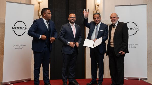 خلال الحدث شركة بسطامي وصاحب التجارية تحصل على جائزة نيسان العالمية لخدمات ما بعد البيع