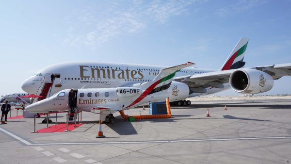 طائرة الإمارات A380 استقطبت آلاف الزوار في معرض البحرين للطيران
