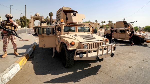 القوات العراقية، تشن هجمات وعمليات أمنية لملاحقة فلول داعش (أ ف ب)