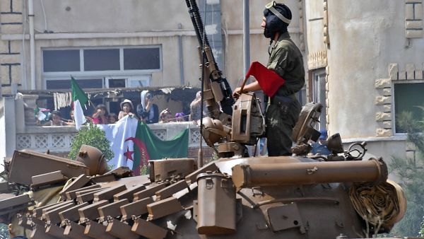 الجزائر تضاعف ميزانية الدفاع لعام 2023 (أ ف ب)