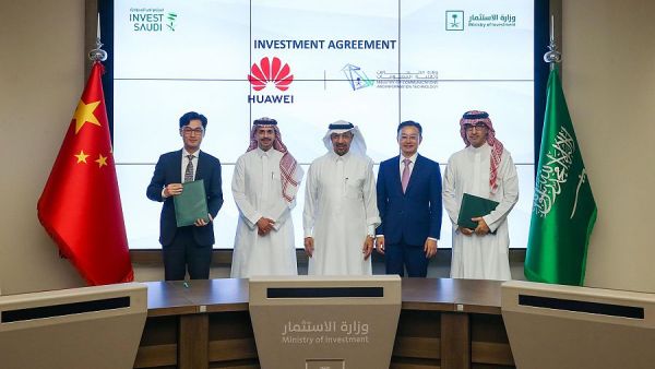 خلال الحدث «وزارة الاتصالات» و «هواوي السعودية» تُوَقِّعَانِ مذكرة تفاهم للتعاون في مجال الاتصالات وتقنية المعلومات