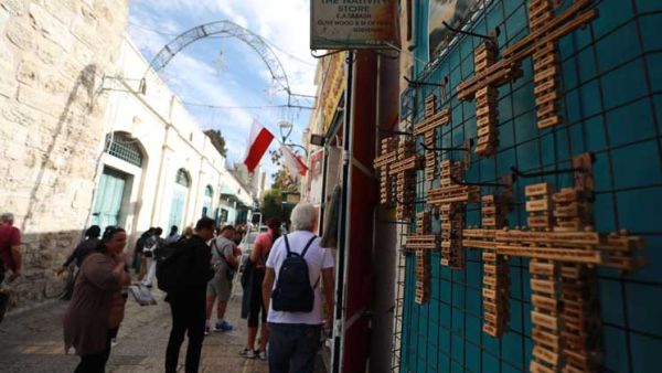 بيت لحم تتزين للاحتفال بعيد الميلاد