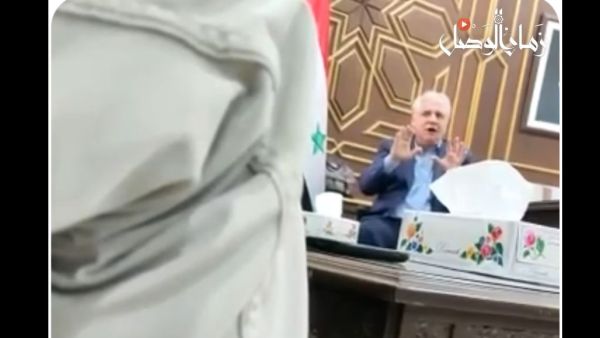 بسام بارسيك خلال اجتماعه مع الوجهاء