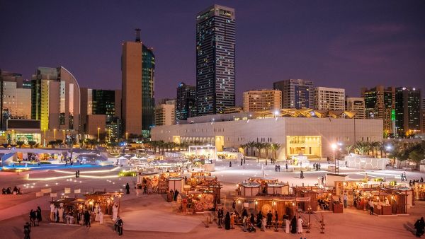 مهرجان الحصن مهرجان الحصن يعود إلى أبوظبي للاحتفاء بتراثها العريق وثقافتها النابضة بالحياة
