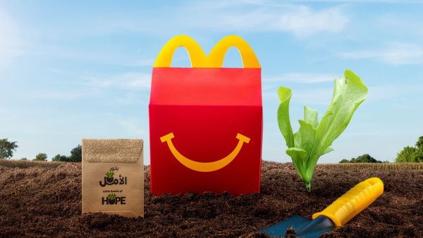 تحث ماكدونالدز الإمارات العائلات على المشاركة في تعزيز الزراعة من خلال تقديم ظرف من بذور الخس المجانية مع كل وجبة "هابي ميل" يتم شراؤها بدءاً من 21 ديسمبر ولفترة محدودة تطلق «ماكدونالدز الإمارات» مبادرة بذور الأمل لتشجيع العائلات على الزراعة