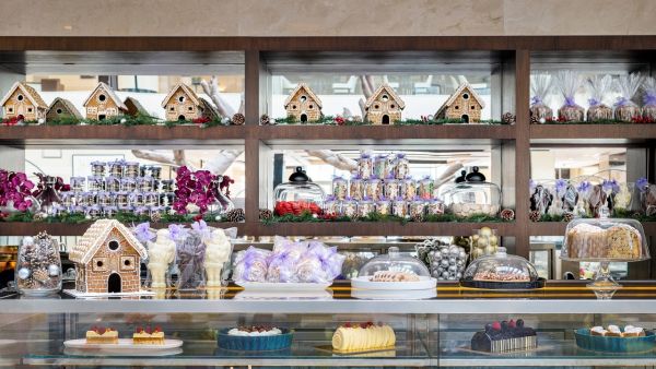 Festive Goodies at Sky Lounge. Hyatt Regency Oryx Doha Celebrates the Holiday Season