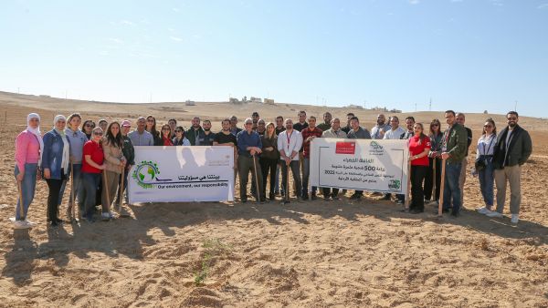 الملكية الأردنية تعزز التزامها بالاستدامة البيئية بزراعة 500 شجرة في الجيزة